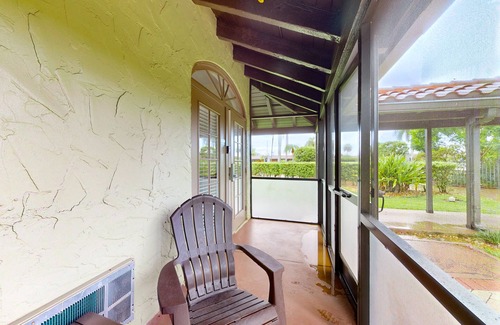 Naples House | Convenient hotel-style studio with pool, game room, tennis, gym, & sauna