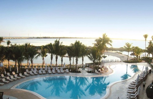 Marathon Hotel | Convenient Location! Outdoor Pool Access, Full Kitchen! Near Beach!