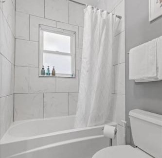Meridian-Kessler Apartment | Convenient - Pet and Baby - Near Convention and Hospital