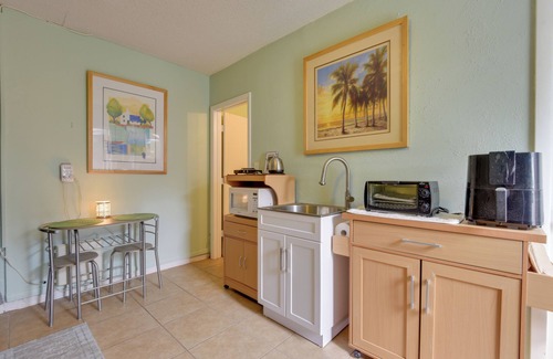 Whitfield Apartment | Convenient Sarasota Studio w/Lush Backyard!