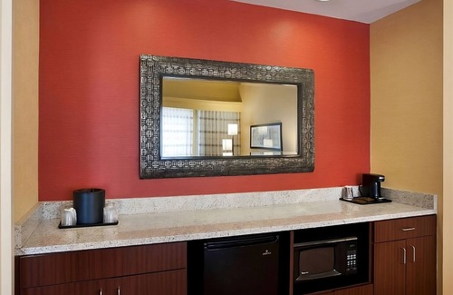 Las Vegas Hotel | Convenient Stay, Superb Location, Outdoor Pool, Pets Allowed, Parking!
