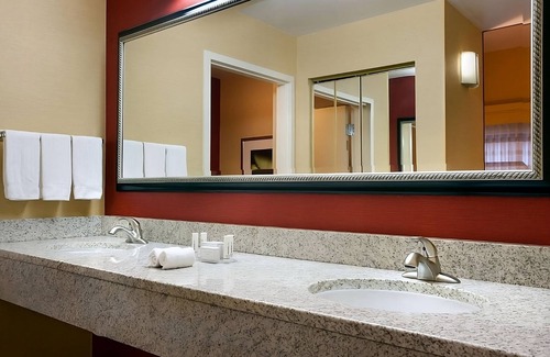Las Vegas Hotel | Convenient Stay, Superb Location, Outdoor Pool, Pets Allowed, Parking!
