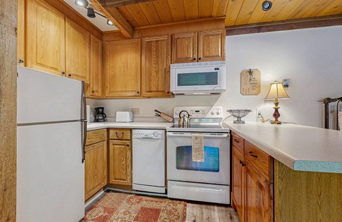 Elkhorn Apartment | Convenient Studio, Walking Distance to Sun Valley Lake - Shopping, Skiing Nearby