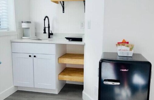 Granite Ridge Apartment | Convenient sunny kitchenette with garage near mountains, lakes, and Highways.