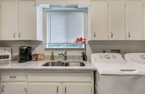 Alabaster House | Convenient Townhome in Alabaster near Birmingham