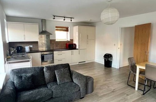 Stockwell Apartment | Conveniently Located Modern Flat
