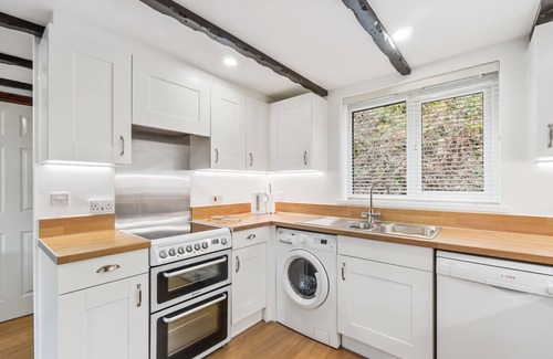 Saltash Cottage | Conveniently located to explore all that Cornwall and Devon have to offer