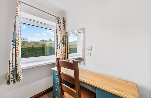 Saltash Cottage | Conveniently located to explore all that Cornwall and Devon have to offer