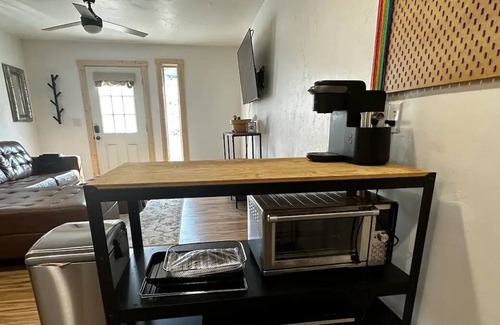 Parkrose House | Conveniently Located Santa Fe Style Guesthouse