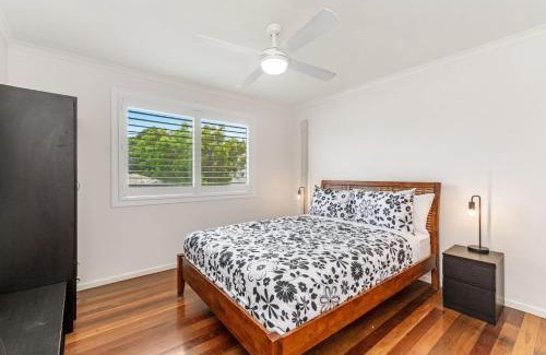 Yamba House | Convent Cottage - Pet friendly home in the centre of town