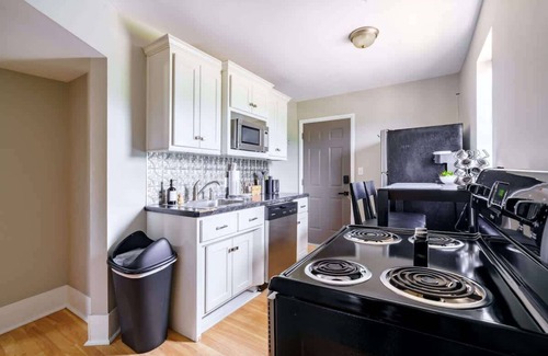 Victorian Village House | Convention - Private Parking - Short North - Pets