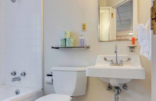 Music Row Hotel | Converted Studio Apartment. - Great Location!
