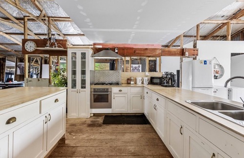 Pukehina Apartment | Converted Woolshed where the quirks are as abundant as the laughs!