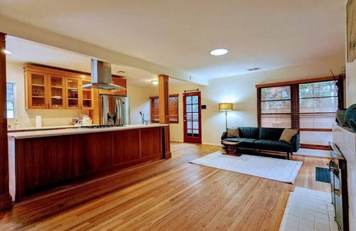 Sherman Oaks Bed & Breakfast | Convinient Location in Los Angeles