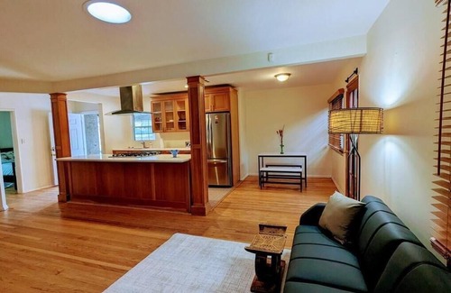 Sherman Oaks Bed & Breakfast | Convinient Location in Los Angeles