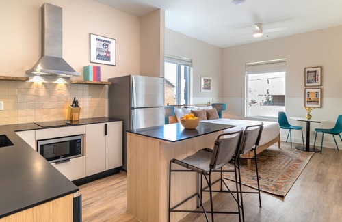 Buena Vista Apartment | Conway B204 by AvantStay | Modern Studio in DT, Minutes to Broadway