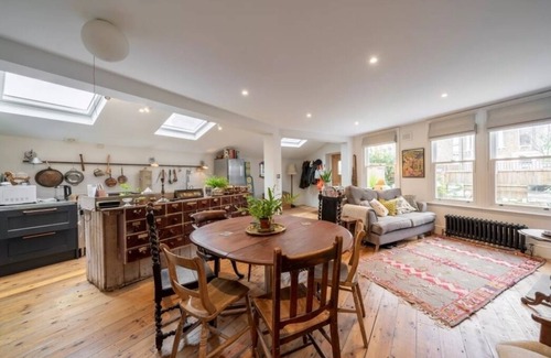 Dalgarno Apartment | Cool en-suite double in fun Kensal Green, great transport options.