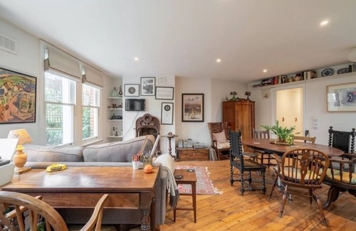 Dalgarno Apartment | Cool en-suite double in fun Kensal Green, great transport options.