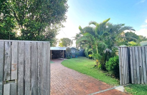 Mon Repos House | Cool hideaway beach house with private pool