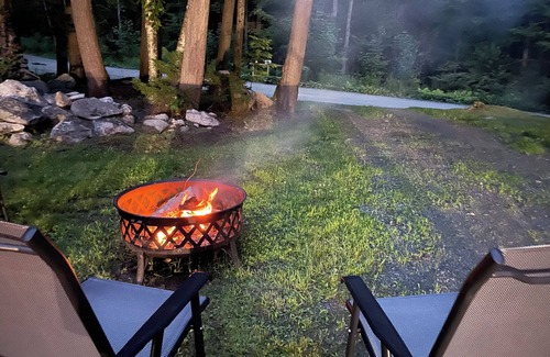 Mountain Acres Cabin | Cool Runnings Cabin: Rustic + Spacious w. Fireplace + FirePit 12 min to Stratton