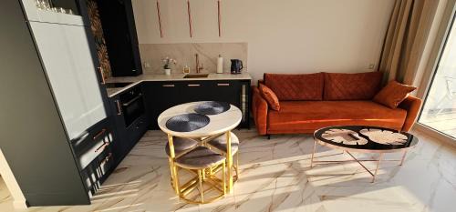 Mlyniska Apartment | Copper Apartment by the European Solidarity Centre