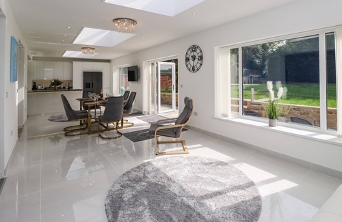 Barnsley Cottage | COPPER COIN, family friendly, luxury holiday cottage in Gawber
