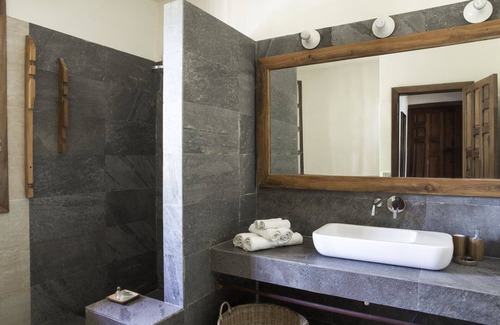 Ambaro Hotel | Corail Noir Hotel