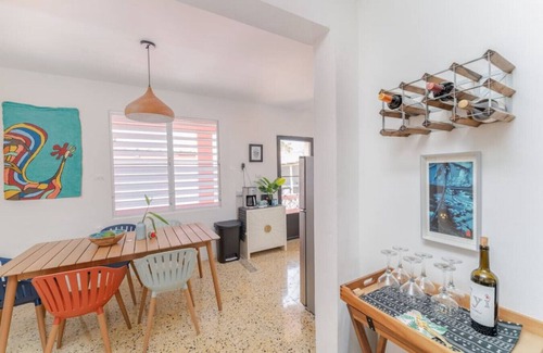 Stella House | Coral Casa-One block from the beach!