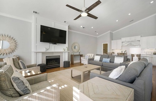Crystal Shores House | Coral Shores - Huge Beach House with an Ocean View & Private Covered Pool