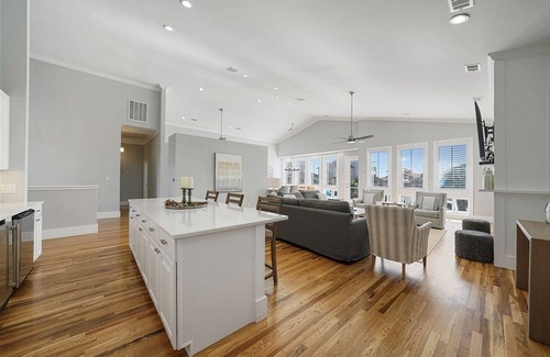Crystal Shores House | Coral Shores - Huge Beach House with an Ocean View & Private Covered Pool