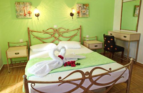 Elafonisos House | Coralli Rooms & Restaurant
