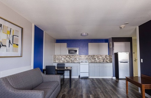 Inver Grove Heights House | Coratel IGH - Deluxe 2 Queen Studio with Kitchenette NS (Oversize)