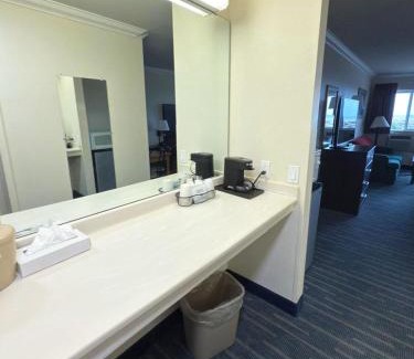 Ocean Shores Hotel | Coratel Inn Ocean Shores Extended Stay