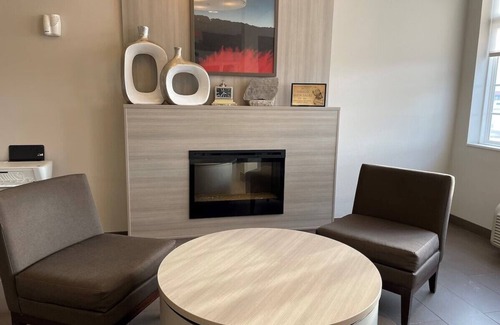 Rochester House | Coratel Inn & Suites by Jasper Rochester-Comfort 2 Queen Bed Non-Smoking