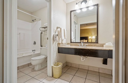 Wichita Hotel | Coratel Plus Suites Wichita West Airport