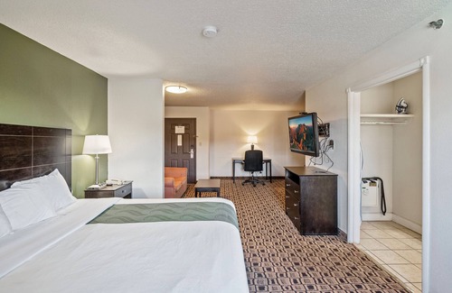Wichita Hotel | Coratel Plus Suites Wichita West Airport