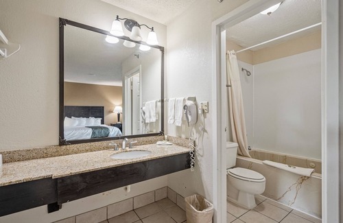 Wichita Hotel | Coratel Plus Suites Wichita West Airport