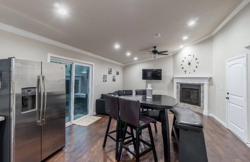 Lewisville House | Core Home - Charming and cozy. Great location close to DFW Airport & Outlet Mall
