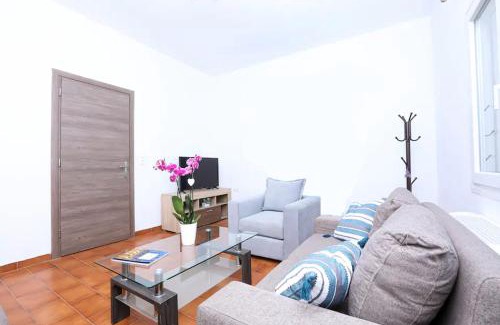 Gouvia Apartment | Corfu Seaside Cottage - Private Garden Retreat