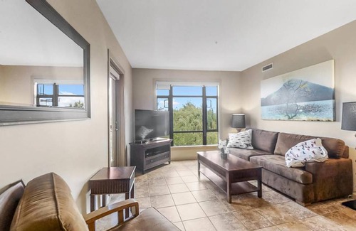 South Pandosy Apartment | Corner Apartment with Lake View 518