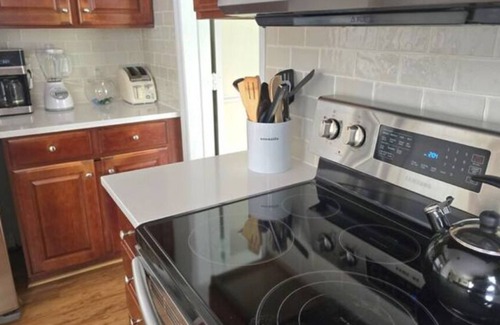 Wessex Square House | Corner Chateau - Candlewyck Neighborhood