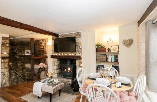 Malmesbury House | Corner Cottage