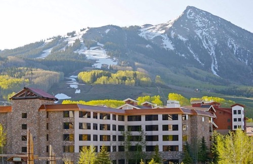 Crested Butte Apartment | Corner King Suite | Pet-Friendly | Heated Pool