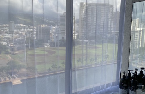 McCully - Moiliili Apartment | Corner Unit Studio@Waikiki Hotel Building 1 day min