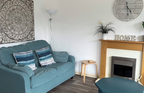 Tintagel Cabin | Cornish Coastal Lodge with hot tub. 2 bedrooms and steps to the coast.