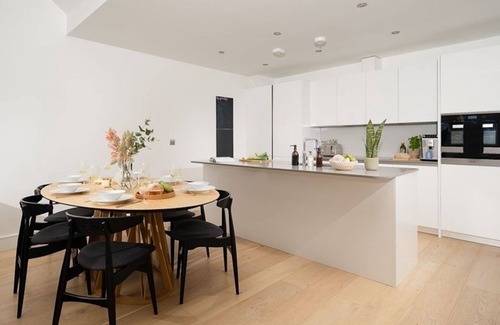 Cawsand Apartment | Cornwall Beachfront Stay | Walk to Pubs & Pasties