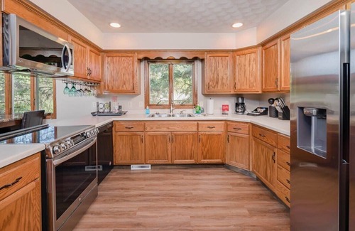 Appleton House | Corporate Housing on Calumet - 3 bedroom, 2 bath