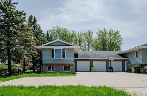 Appleton House | Corporate Housing on Calumet - 3 bedroom, 2 bath