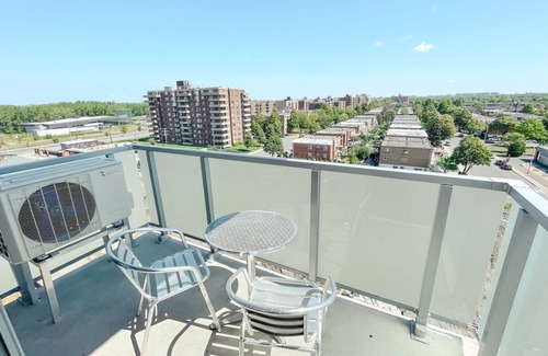 Saint-Laurent Apartment | Corporate Stays - Stylish 1BR Apartment with Rooftop Terrace