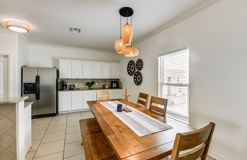 Corpus Christi Condo | Corpus Christi Condo w/Community Pool, Near Beach